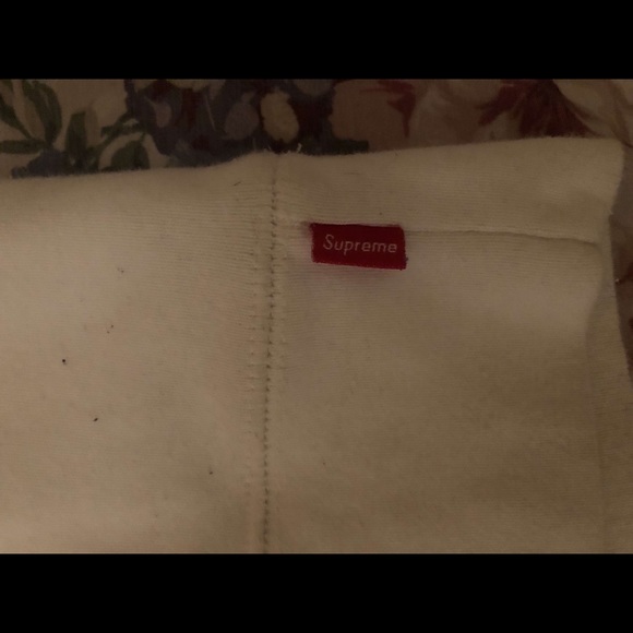 Supreme - Picture 2 of 8